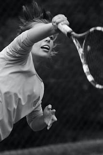 woman-playing-tennis-3396284